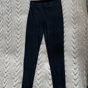 Super cute corduroy leggings.
